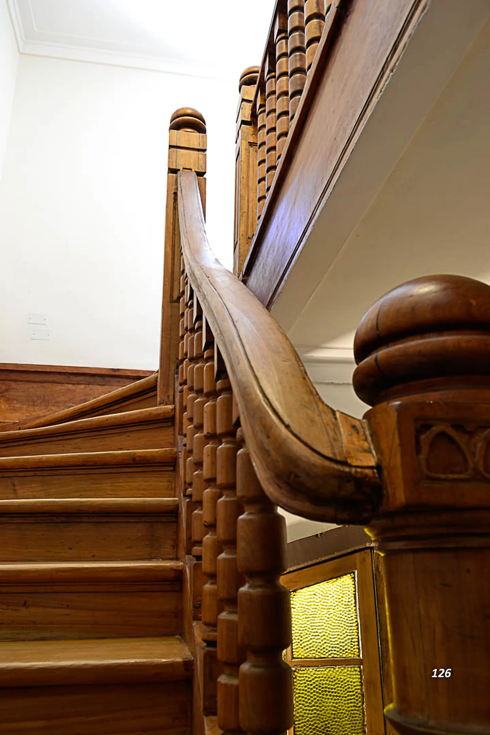 Escalera de madera original de Casa Conde